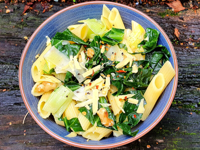 Vegan leek and cabbage pasta