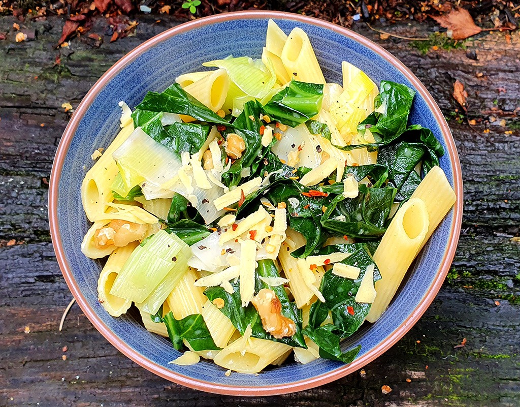 Vegan leek and cabbage pasta