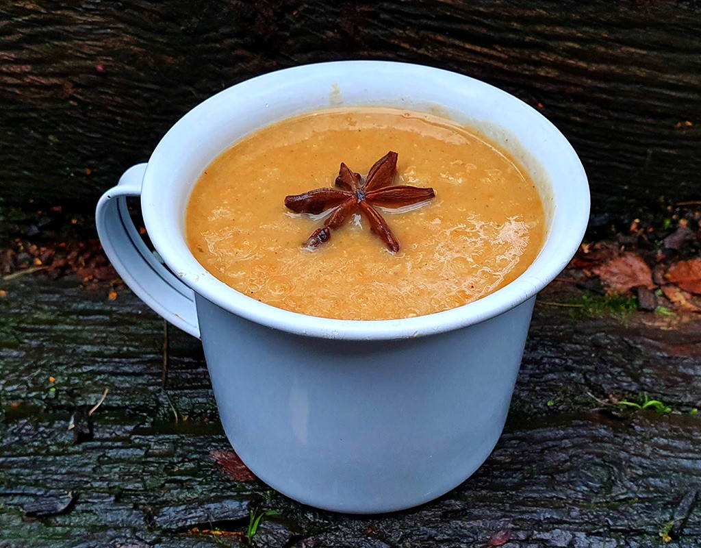 Winter spiced carrot and red lentil soup