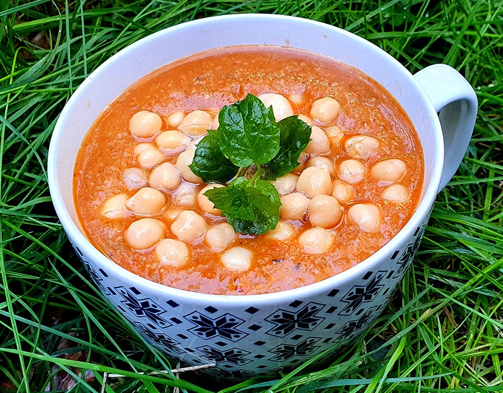 Harissa roasted pepper and cauliflower soup