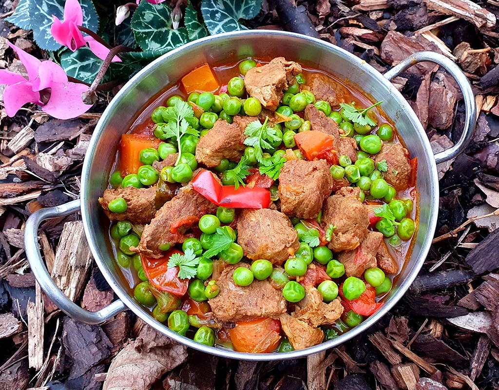 Lamb and green pea curry