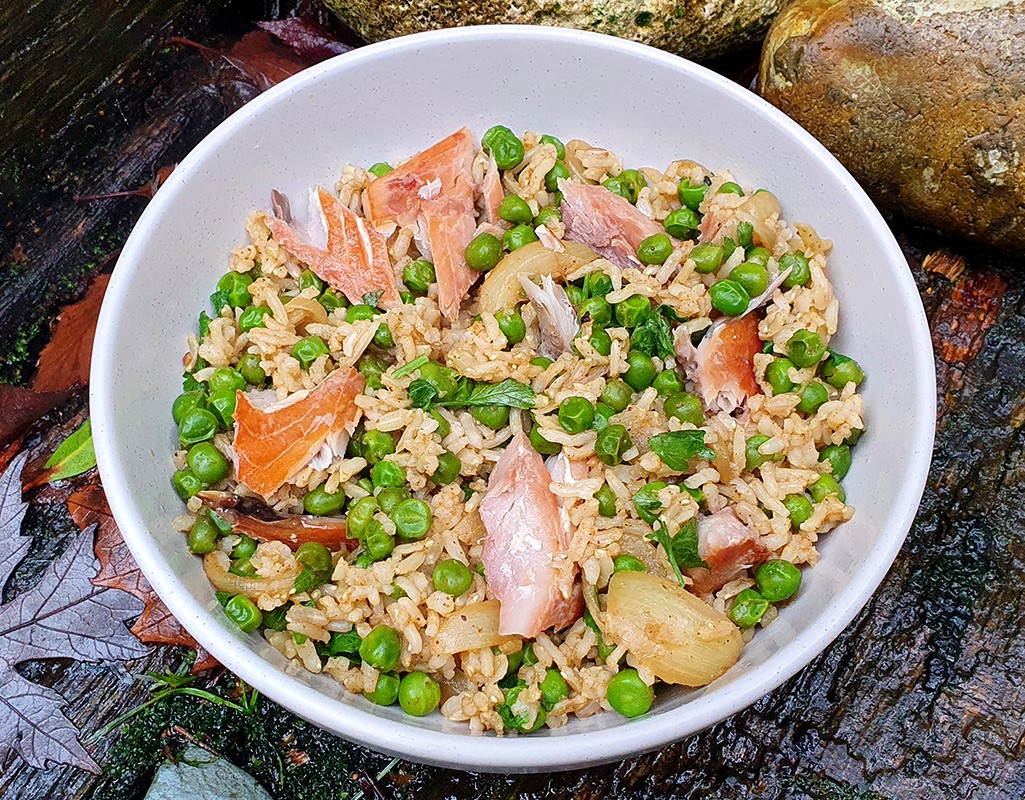 Smoked mackerel with curried rice