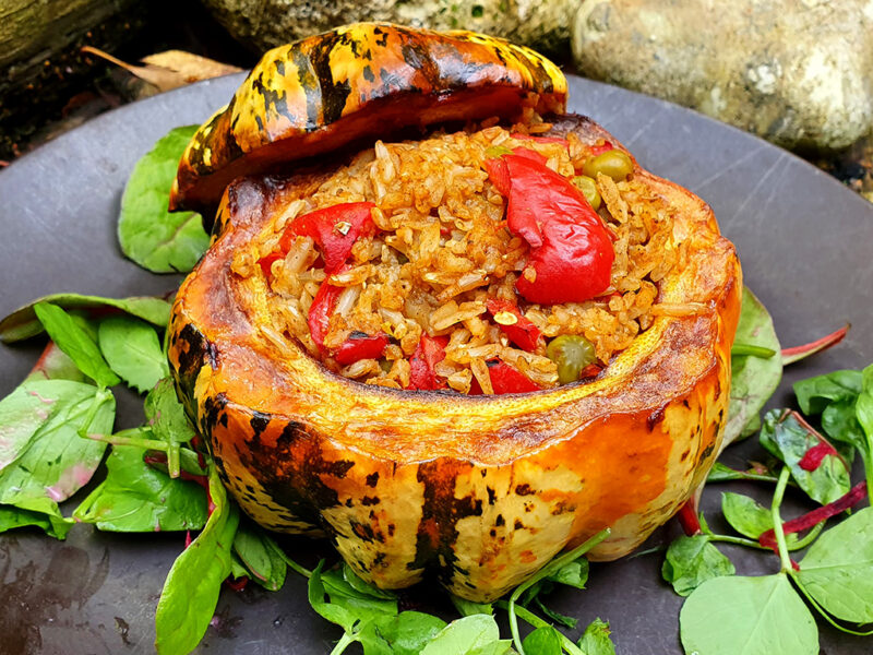 Squash stuffed with vegetable curry and rice