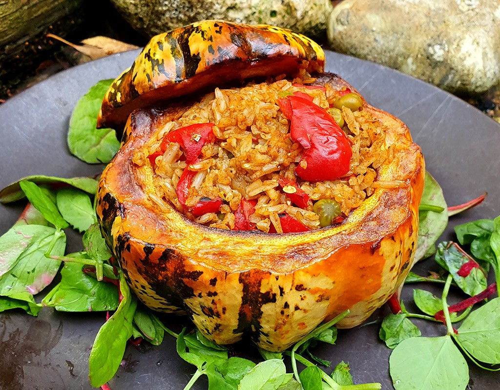 Squash stuffed with vegetable curry and rice