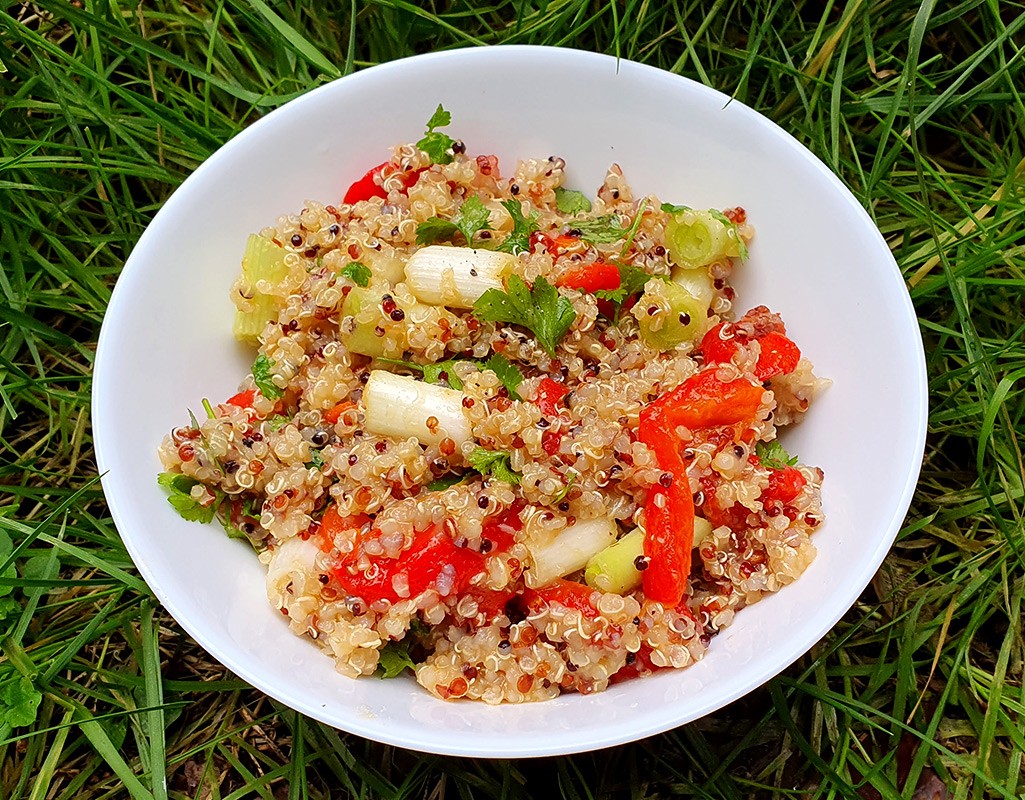 Zesty quinoa salad with roasted pepper