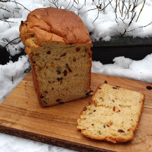 Panettone with dates and pistachios