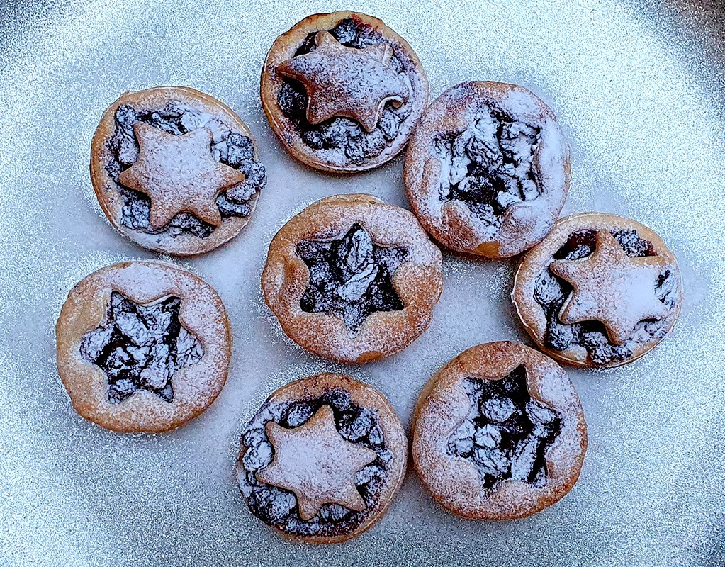 Sour cherry mince pies