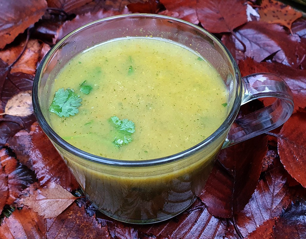 Broccoli and carrot soup with ginger