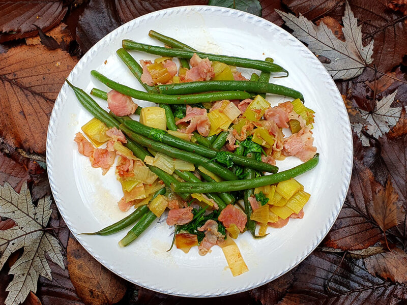 Green beans and leek with bacon