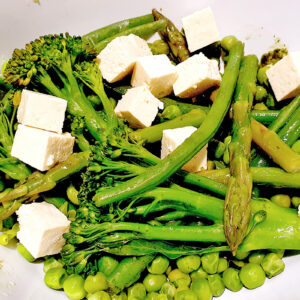 Green vegetable salad with tofu