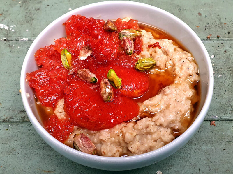 Porridge with caramelized grapefruit