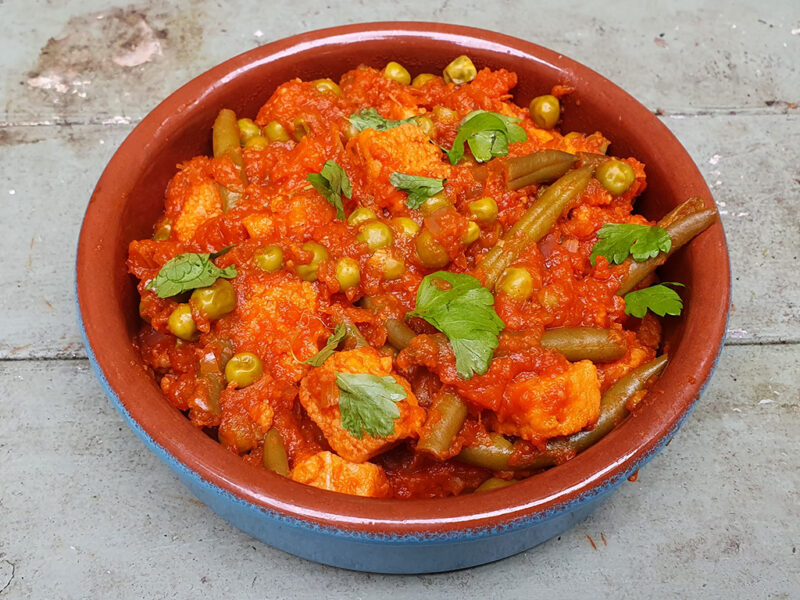 Quorn pieces in tomato sauce