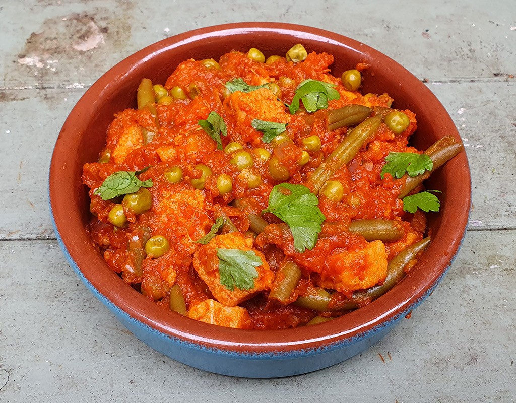 Quorn pieces in tomato sauce