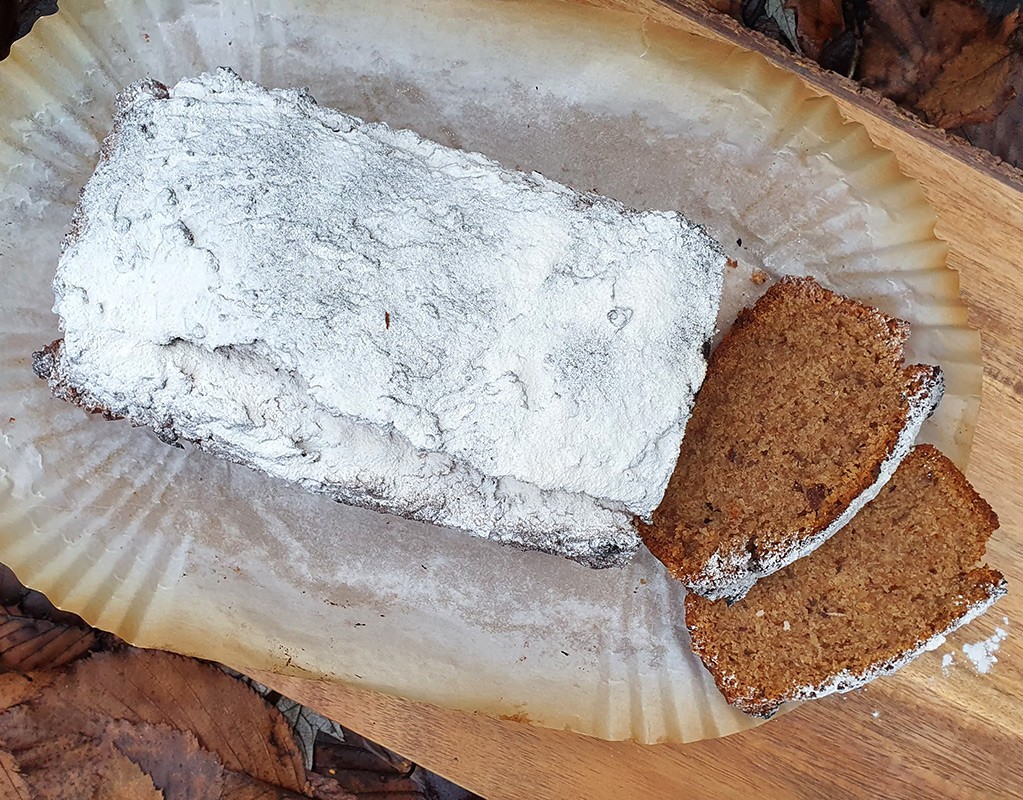 Vegan banana bread with chestnuts