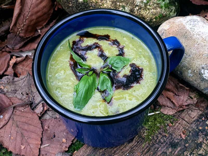 Balsamic broccoli and green peas soup