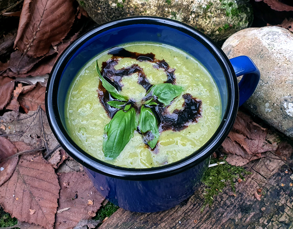 Balsamic broccoli and green peas soup