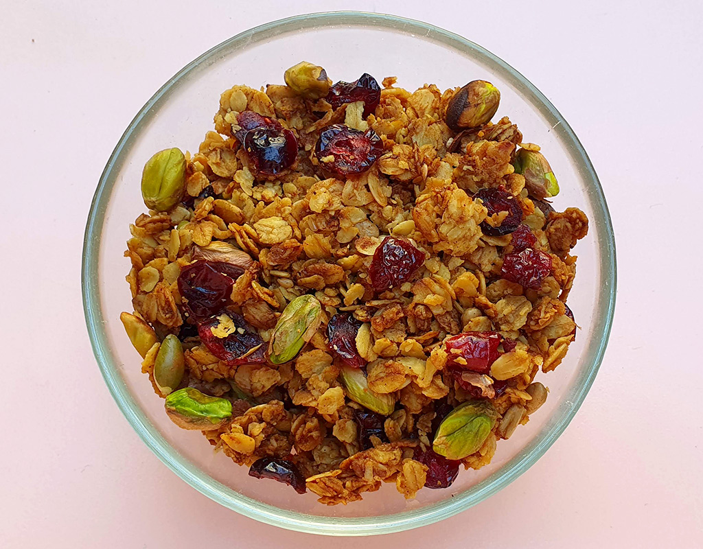 Granola with cranberries and pistachios