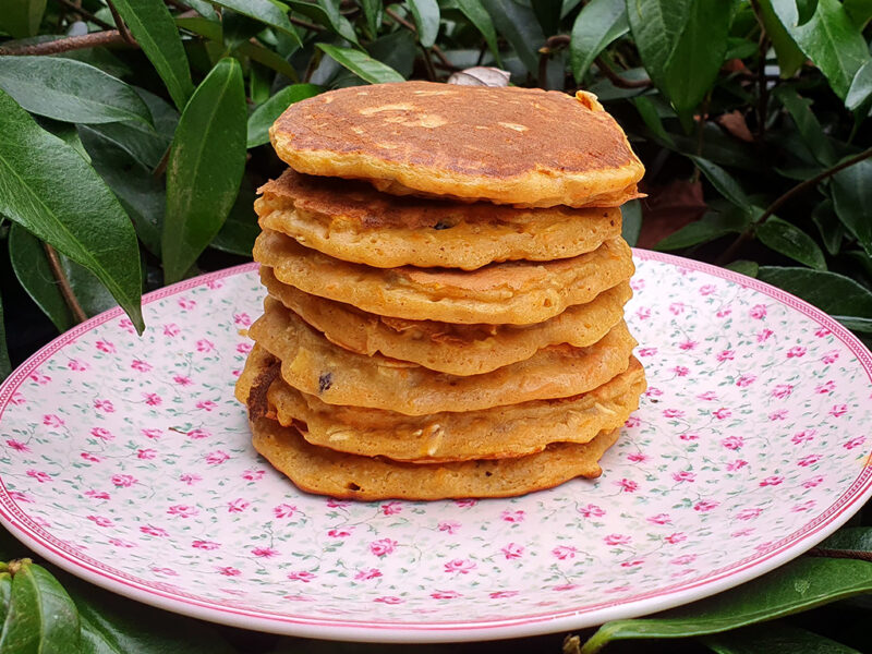 Carrot and oat pancakes with mixed fruits