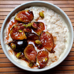 Porridge with honey glazed figs and pistachios