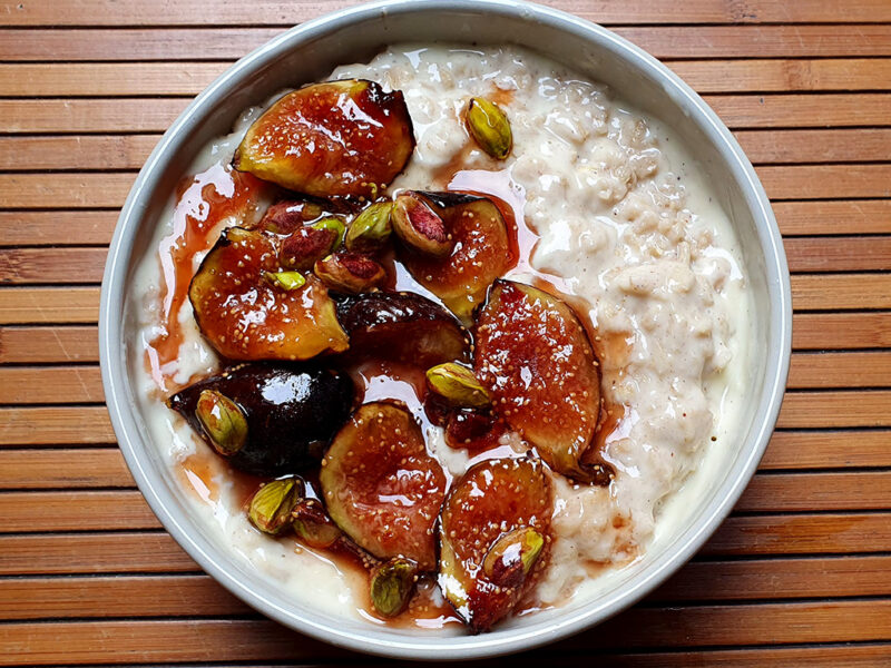 Porridge with honey glazed figs and pistachios