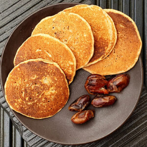 Spelt pancakes with dates