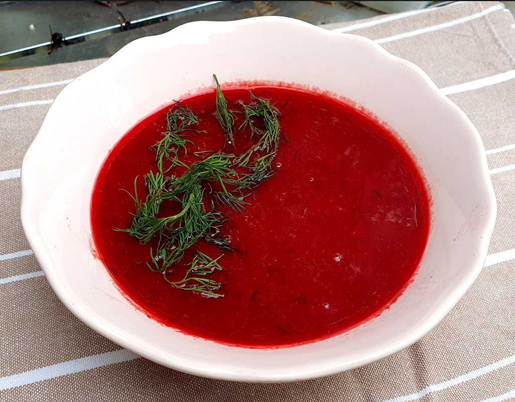 Spiced beetroot, carrot and lentil soup