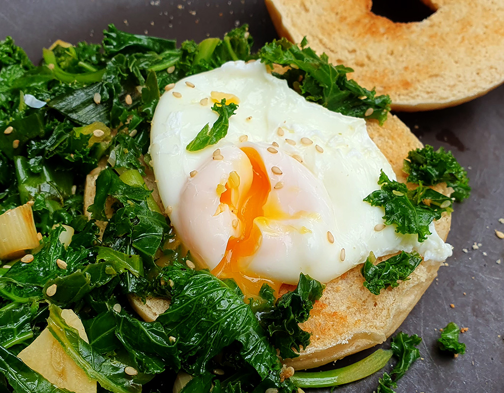 Bagel with poached egg and sesame kale