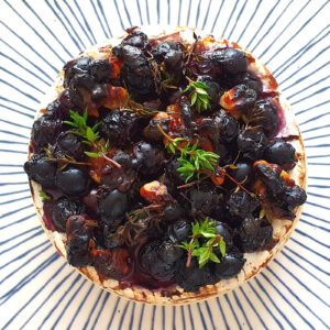 Camembert baked with blueberries