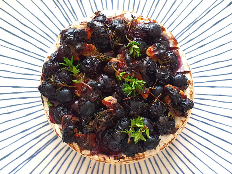 Camembert baked with blueberries