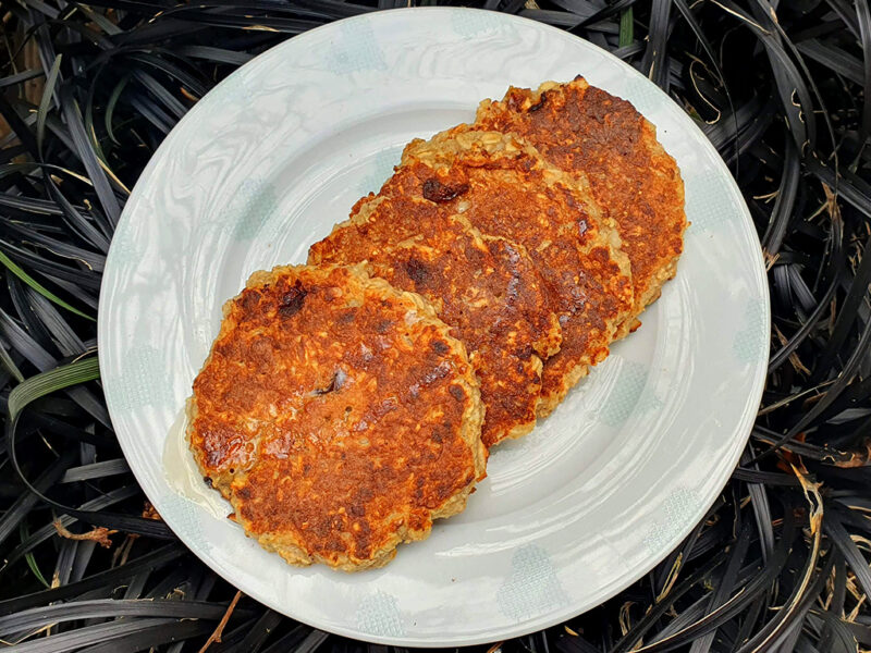 Oat and almond pancakes with dates