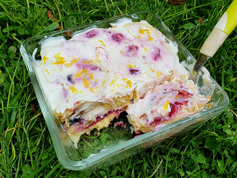 Blueberry and lemon brioche trifle