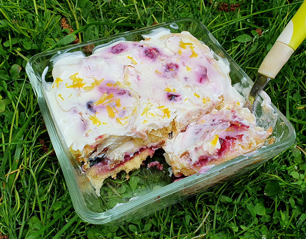 Blueberry and lemon brioche trifle