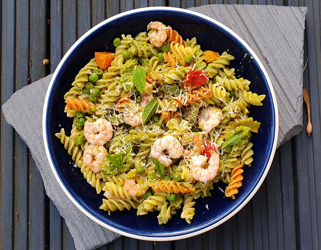 Green pea pesto pasta with prawns