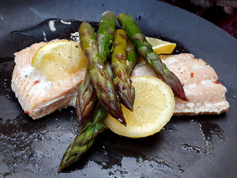 Lemon baked salmon with asparagus