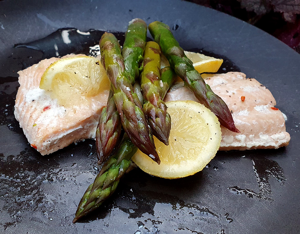 Lemon baked salmon with asparagus