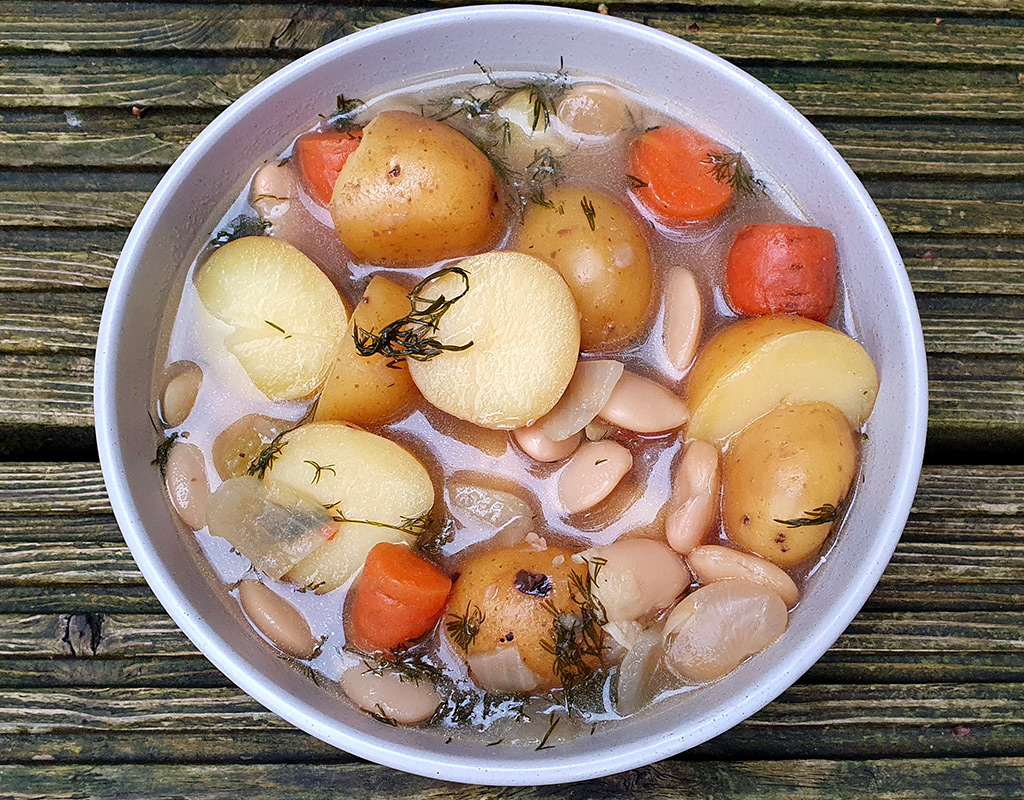 Potato and butter beans soup with dill