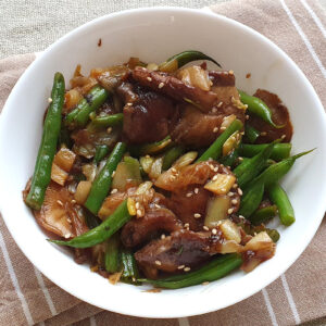 Shiitake and green beans stir-fry