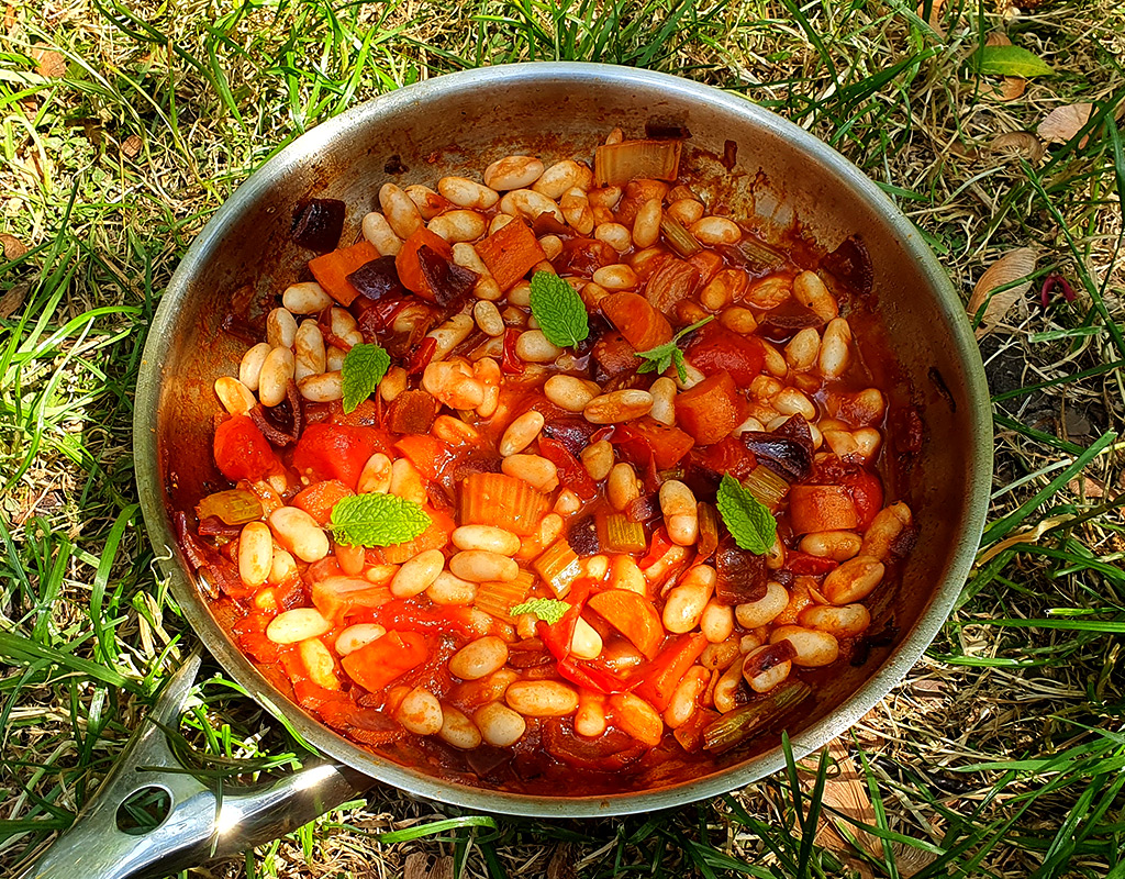 Balsamic tomatoes with beans