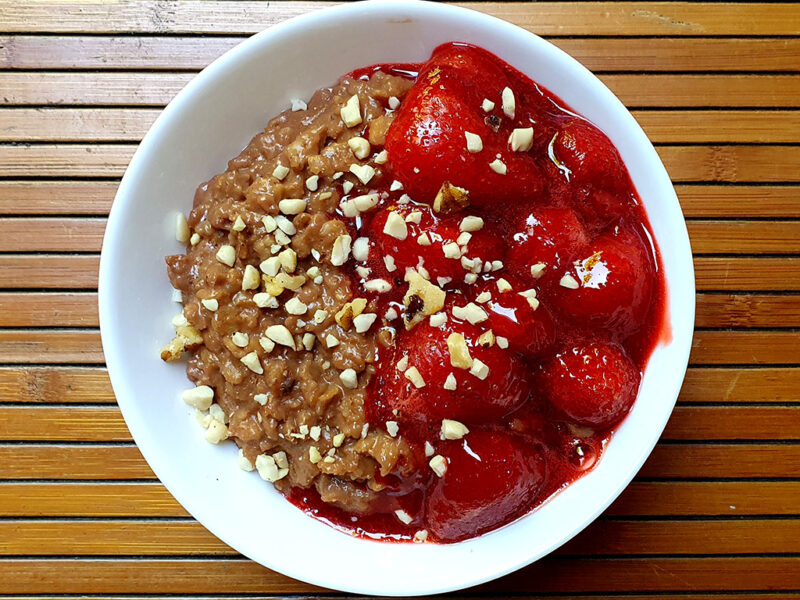 Chocolate porridge with stewed strawberries