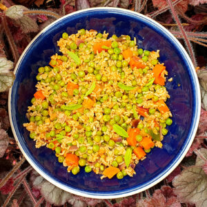 Spiced rice with green peas and carrots