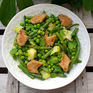 Zesty chicken and green vegetables stew