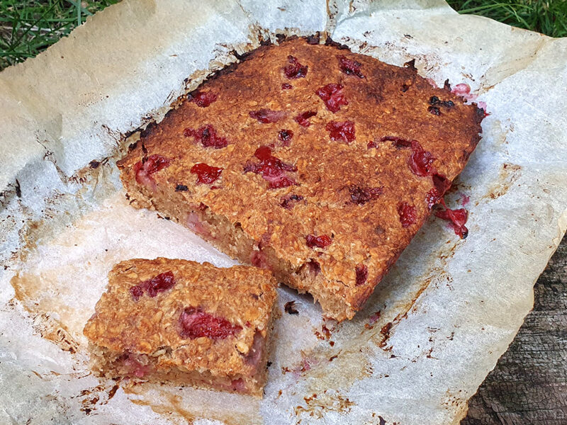 Almond oat bars with strawberry