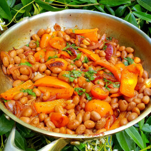 Beans and pepper in tomato sauce