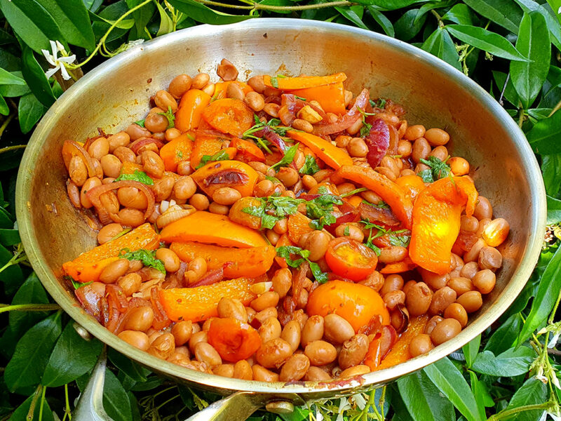 Beans and pepper in tomato sauce