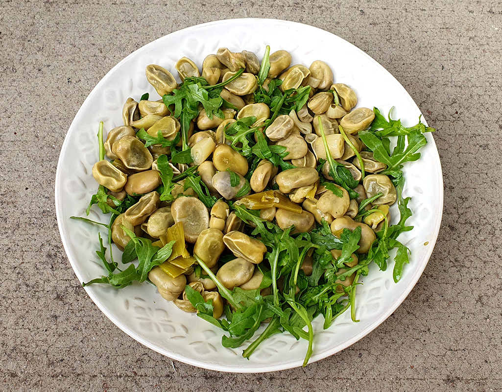 Lemon broad beans with wild rocket