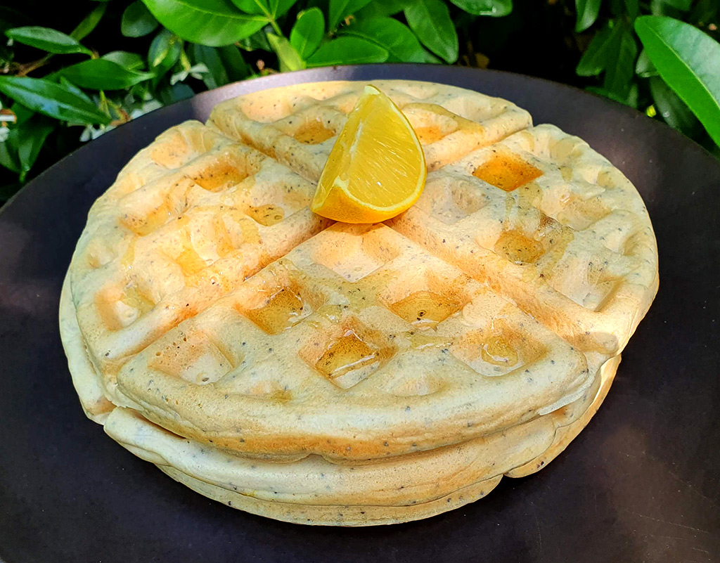 Lemon and poppy seeds waffles