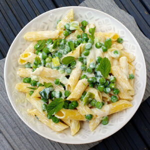 Pasta with ricotta and peas