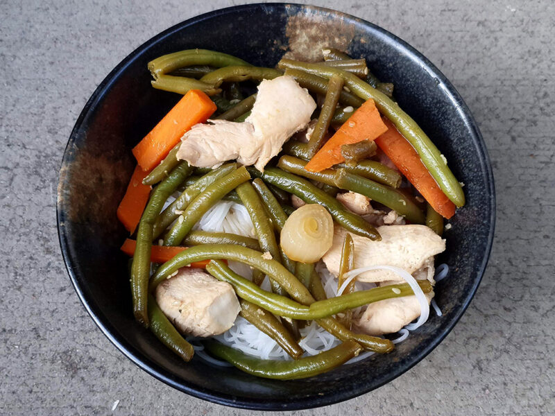 Teriyaki chicken with noodles and beans