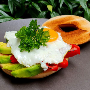 Bagel with egg, avocado and grilled pepper