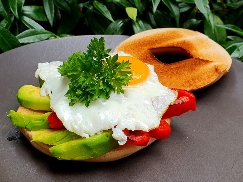 Bagel with egg, avocado and grilled pepper